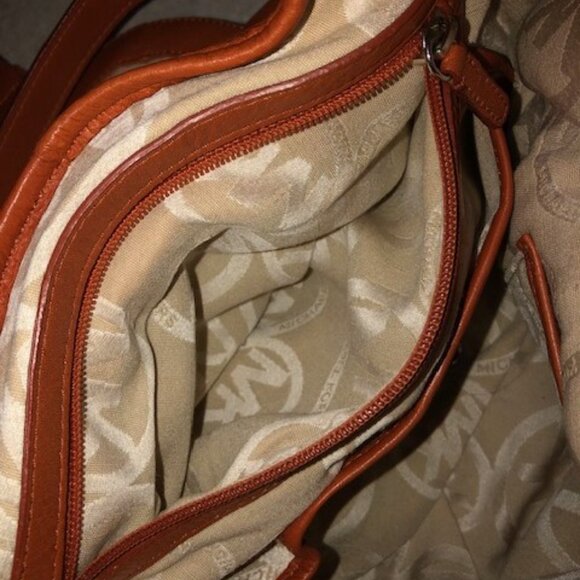 Michael Kors Leather Hobo Bag EUC - Picture 14 of 16